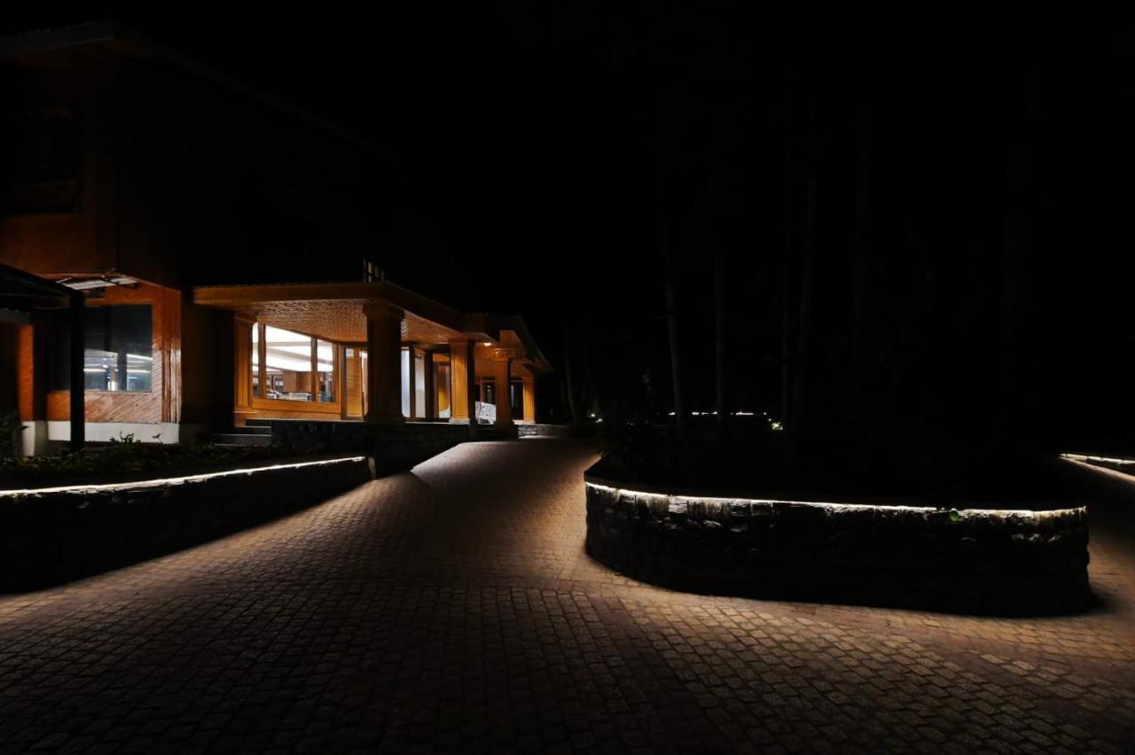 Radisson Golf Resort Pahalgām Buitenkant foto