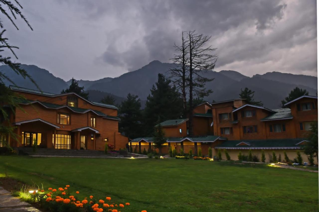 Radisson Golf Resort Pahalgām Buitenkant foto