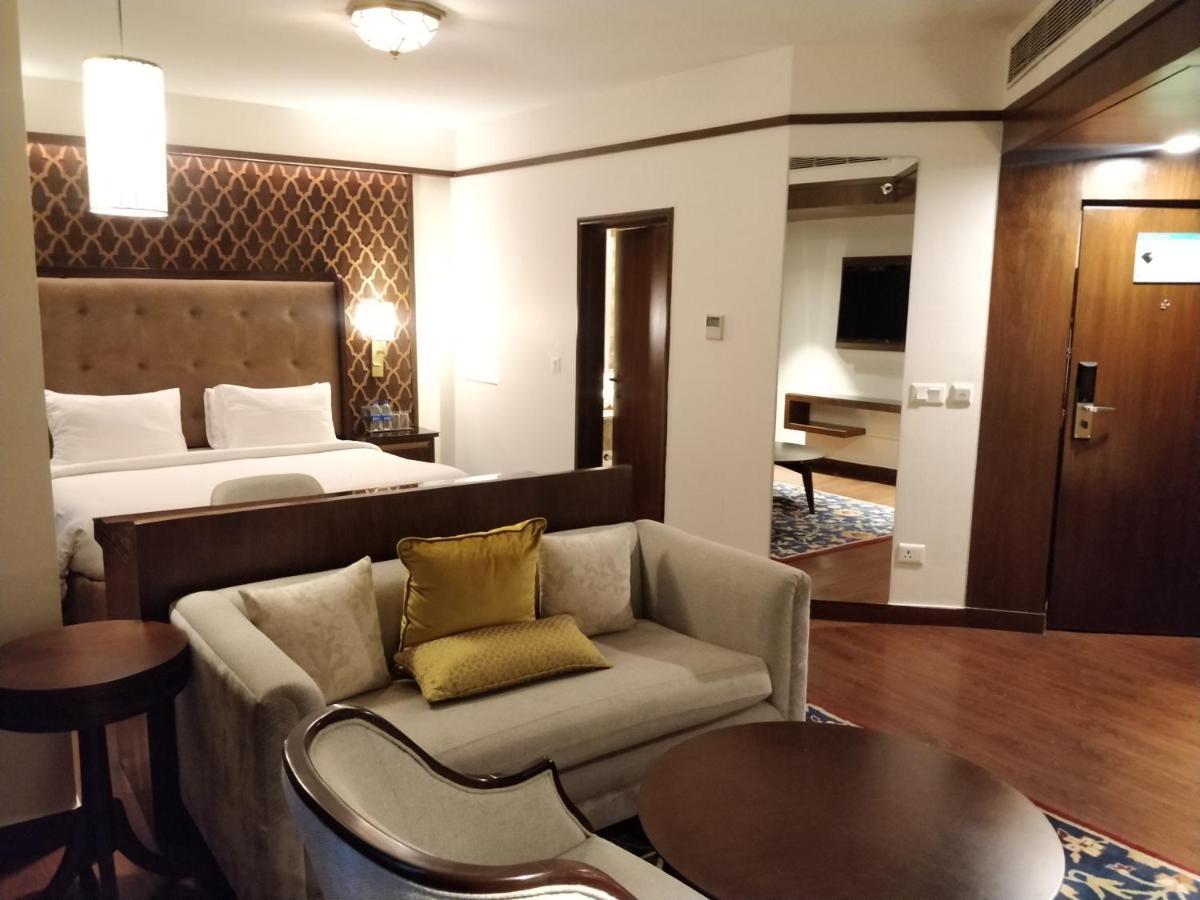 Radisson Golf Resort Pahalgām Buitenkant foto