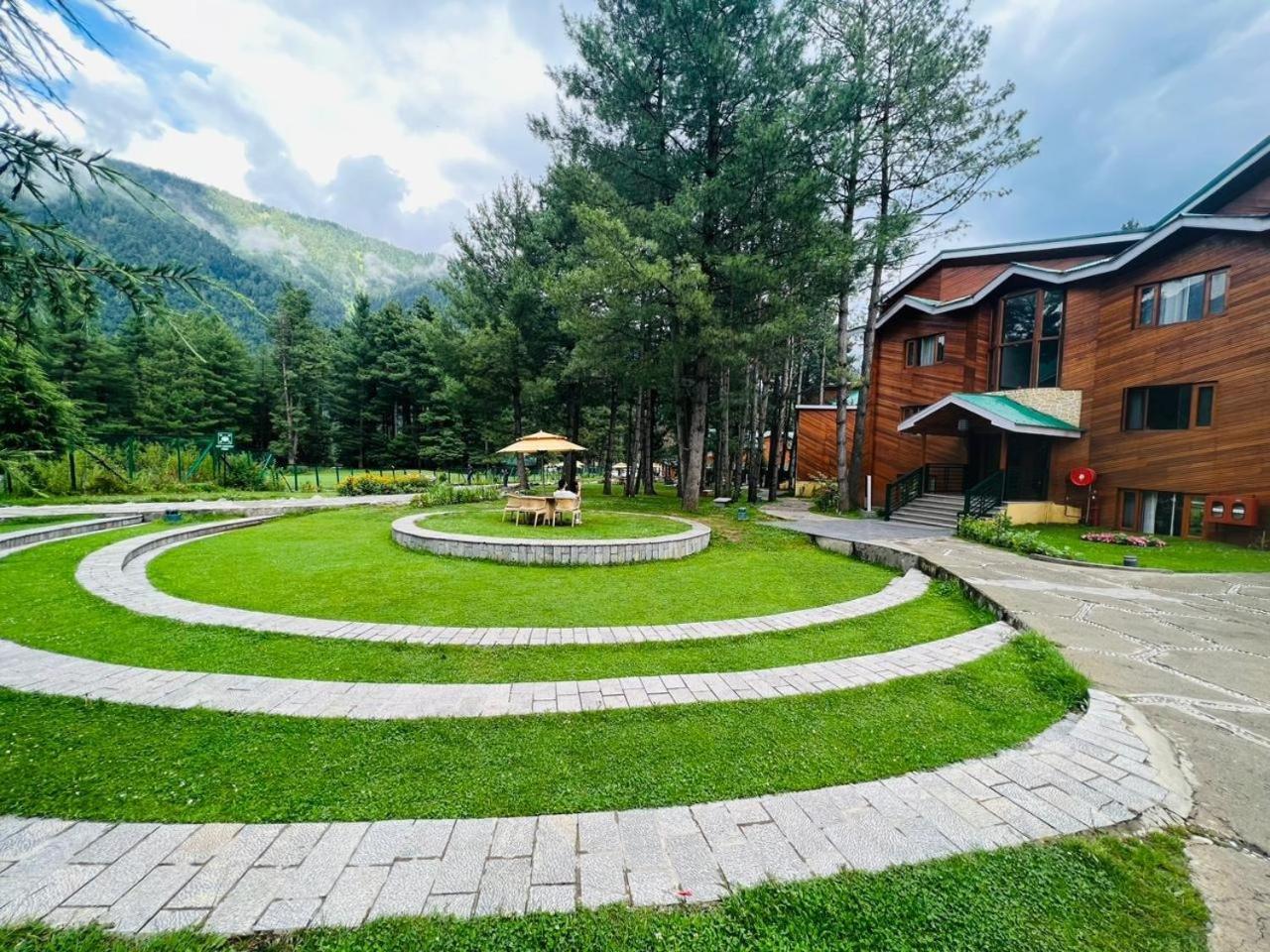 Radisson Golf Resort Pahalgām Buitenkant foto