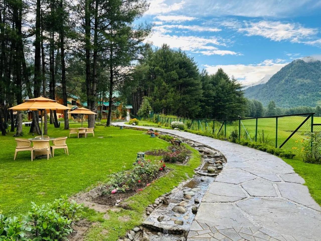 Radisson Golf Resort Pahalgām Buitenkant foto