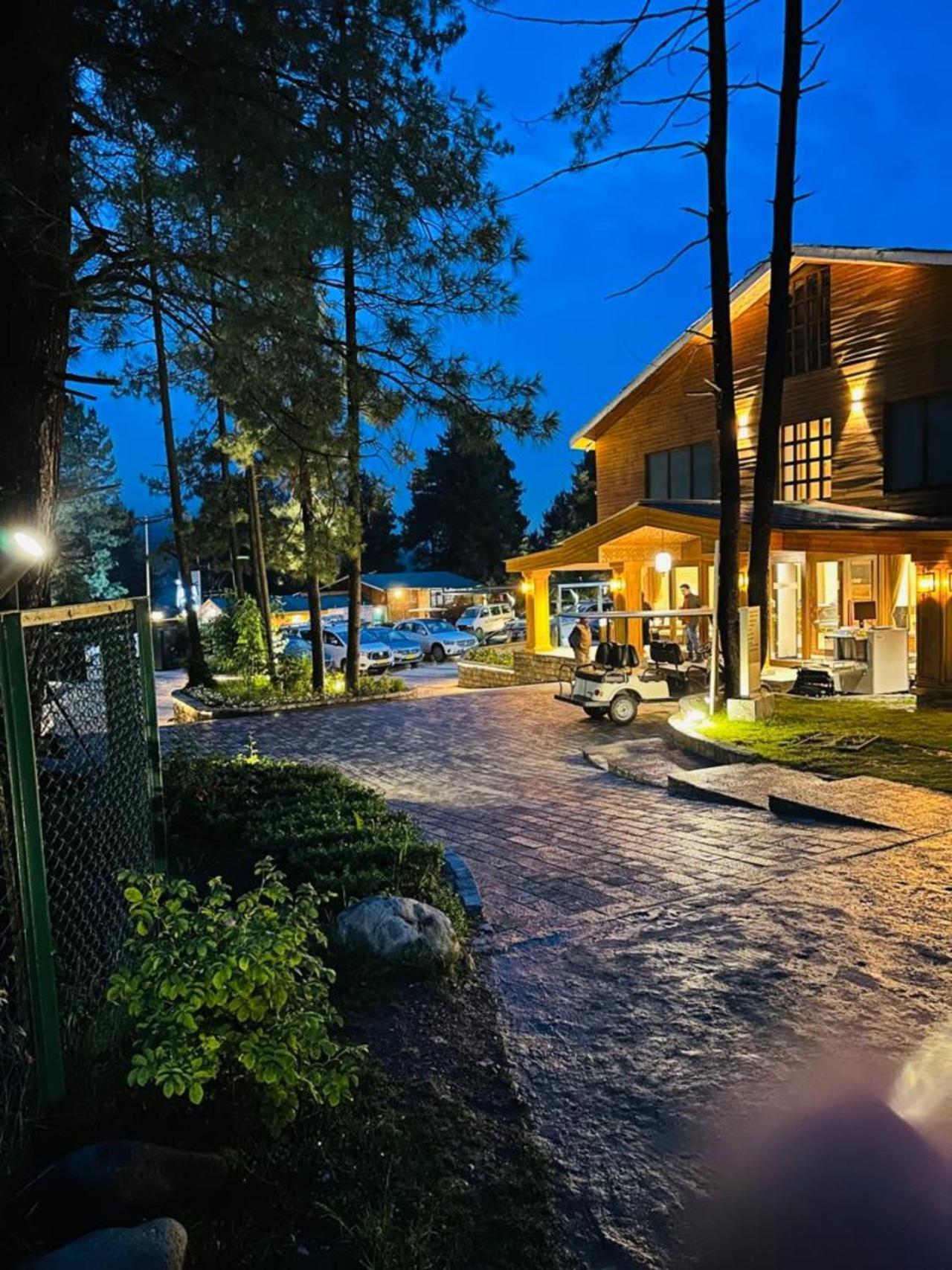 Radisson Golf Resort Pahalgām Buitenkant foto