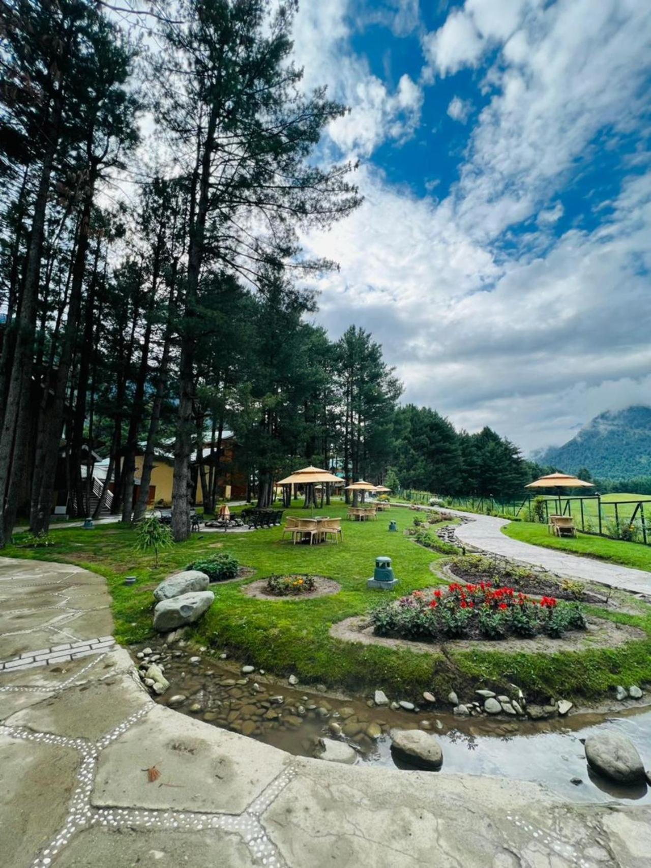 Radisson Golf Resort Pahalgām Buitenkant foto