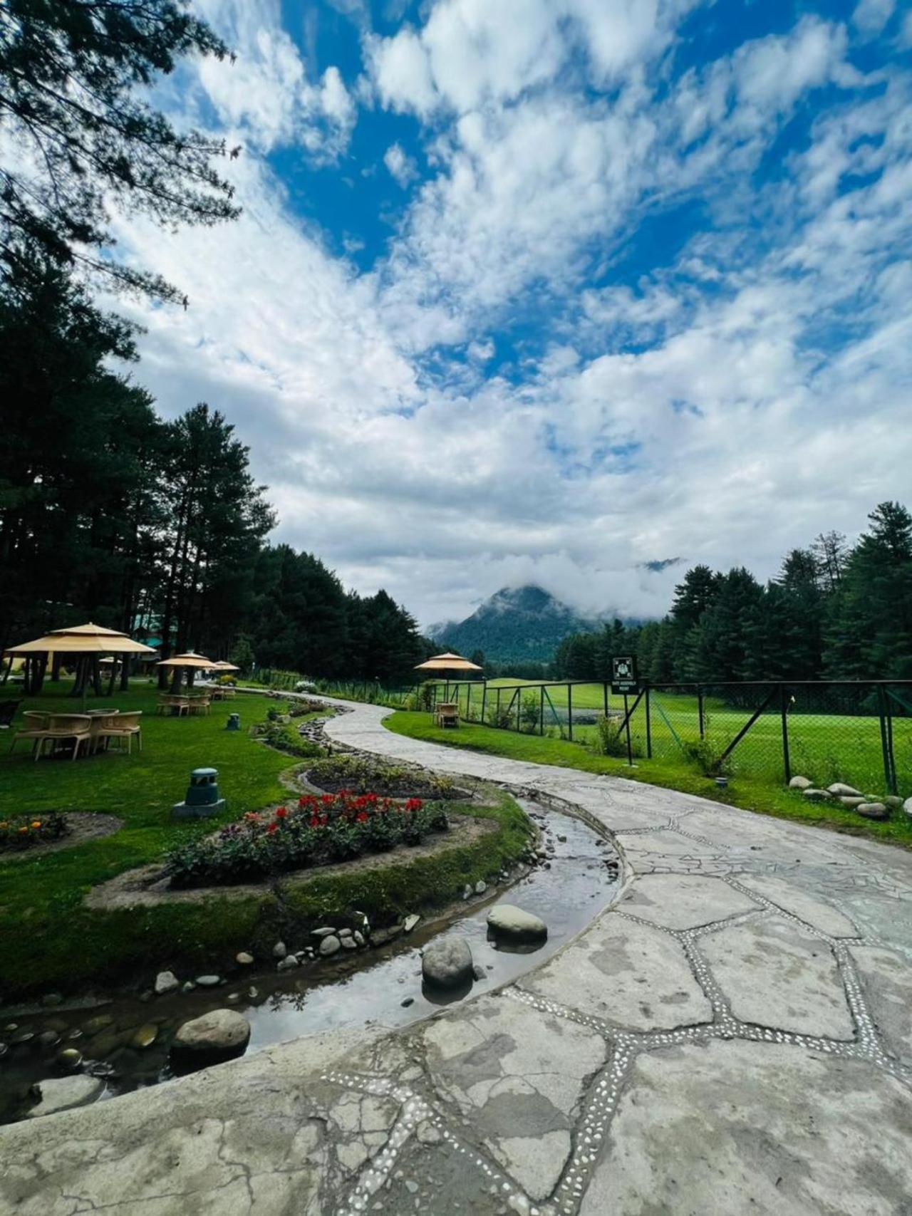 Radisson Golf Resort Pahalgām Buitenkant foto