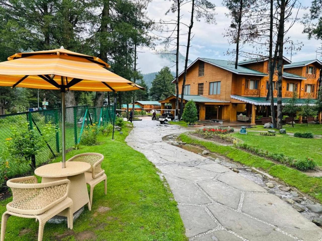 Radisson Golf Resort Pahalgām Buitenkant foto